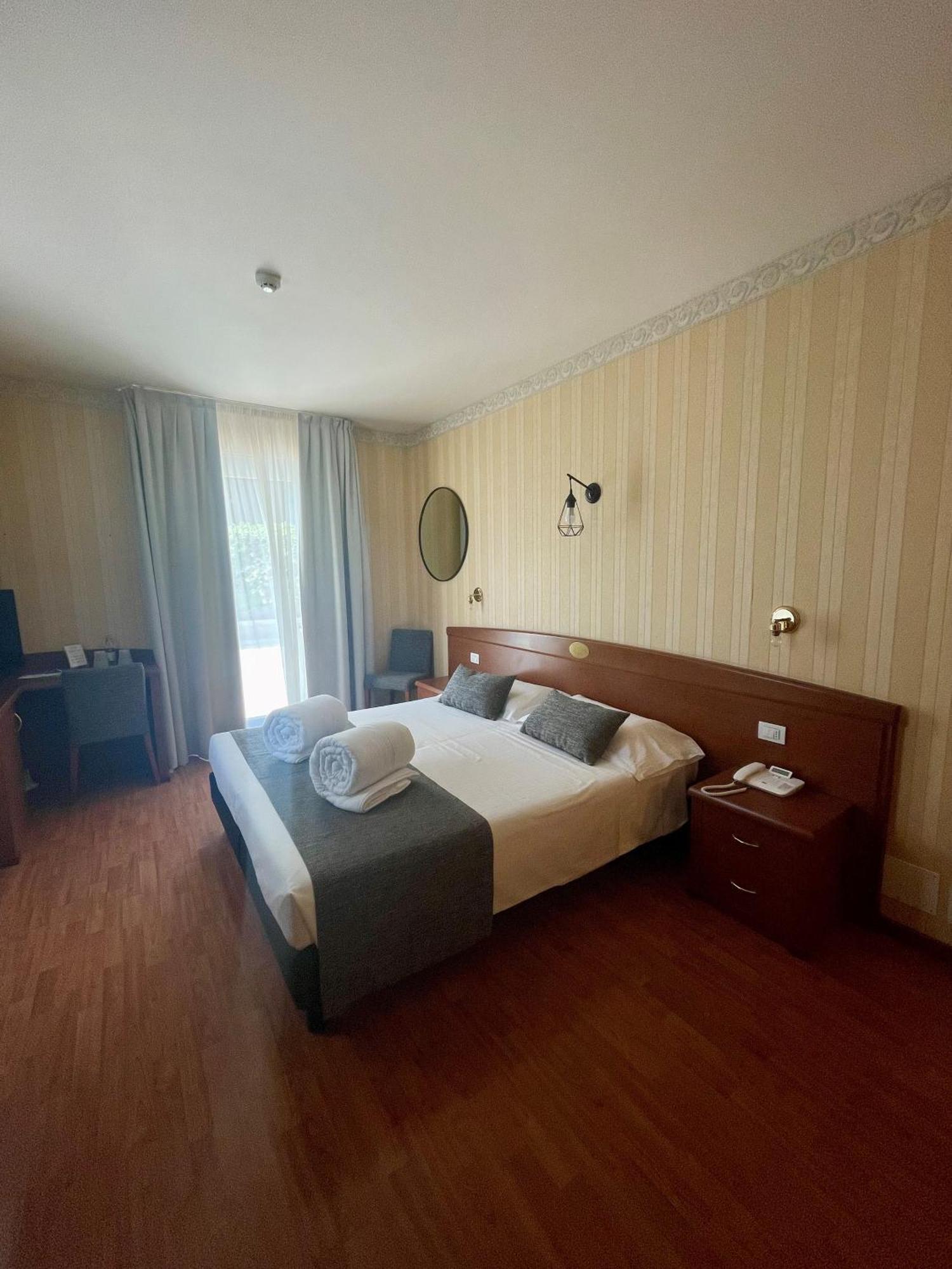 Hotel Al Sole Bardolino Rum bild