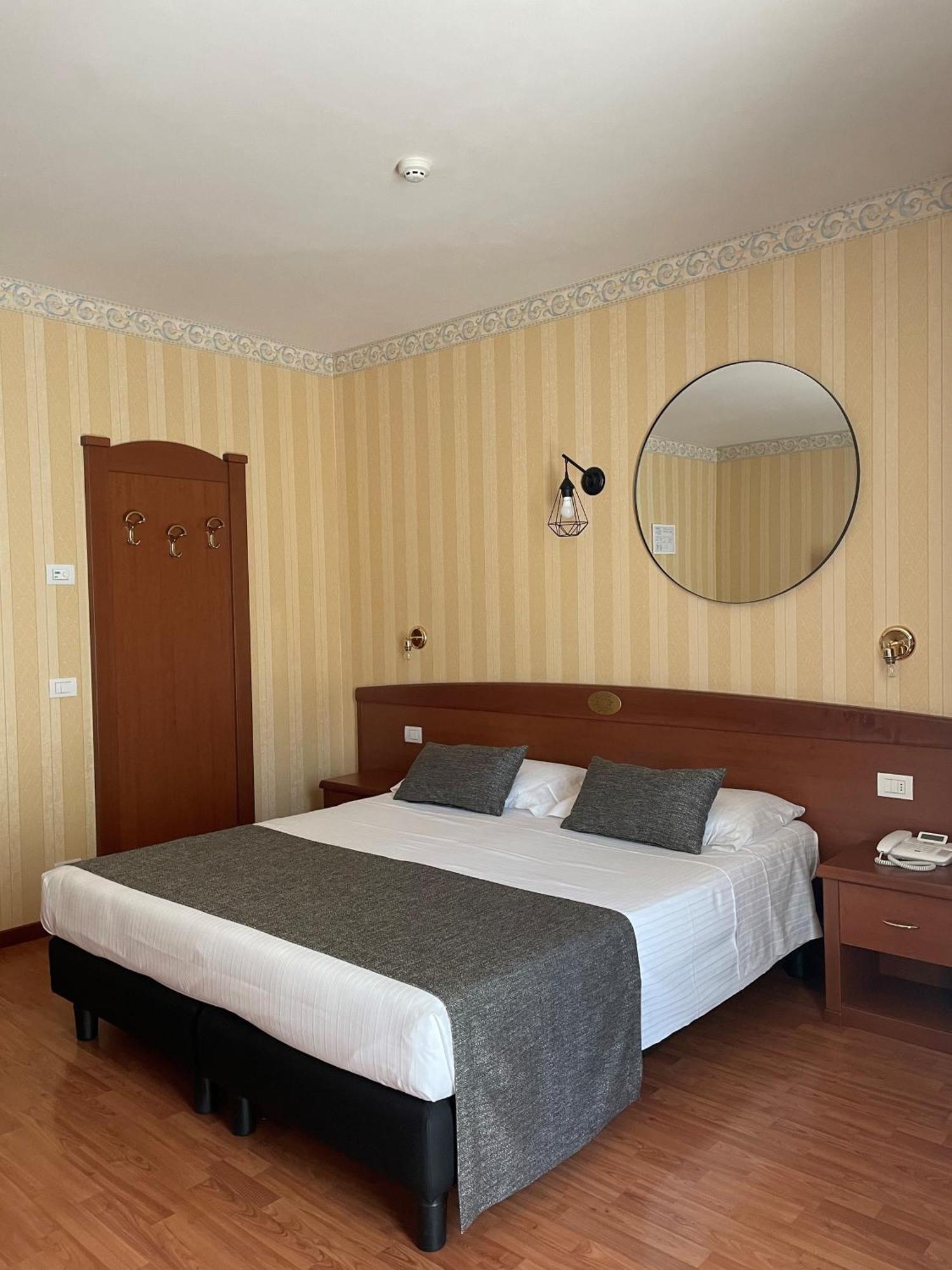 Hotel Al Sole Bardolino Rum bild