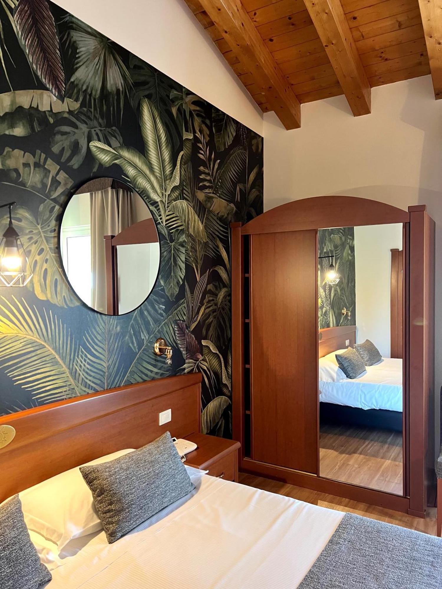 Hotel Al Sole Bardolino Exteriör bild